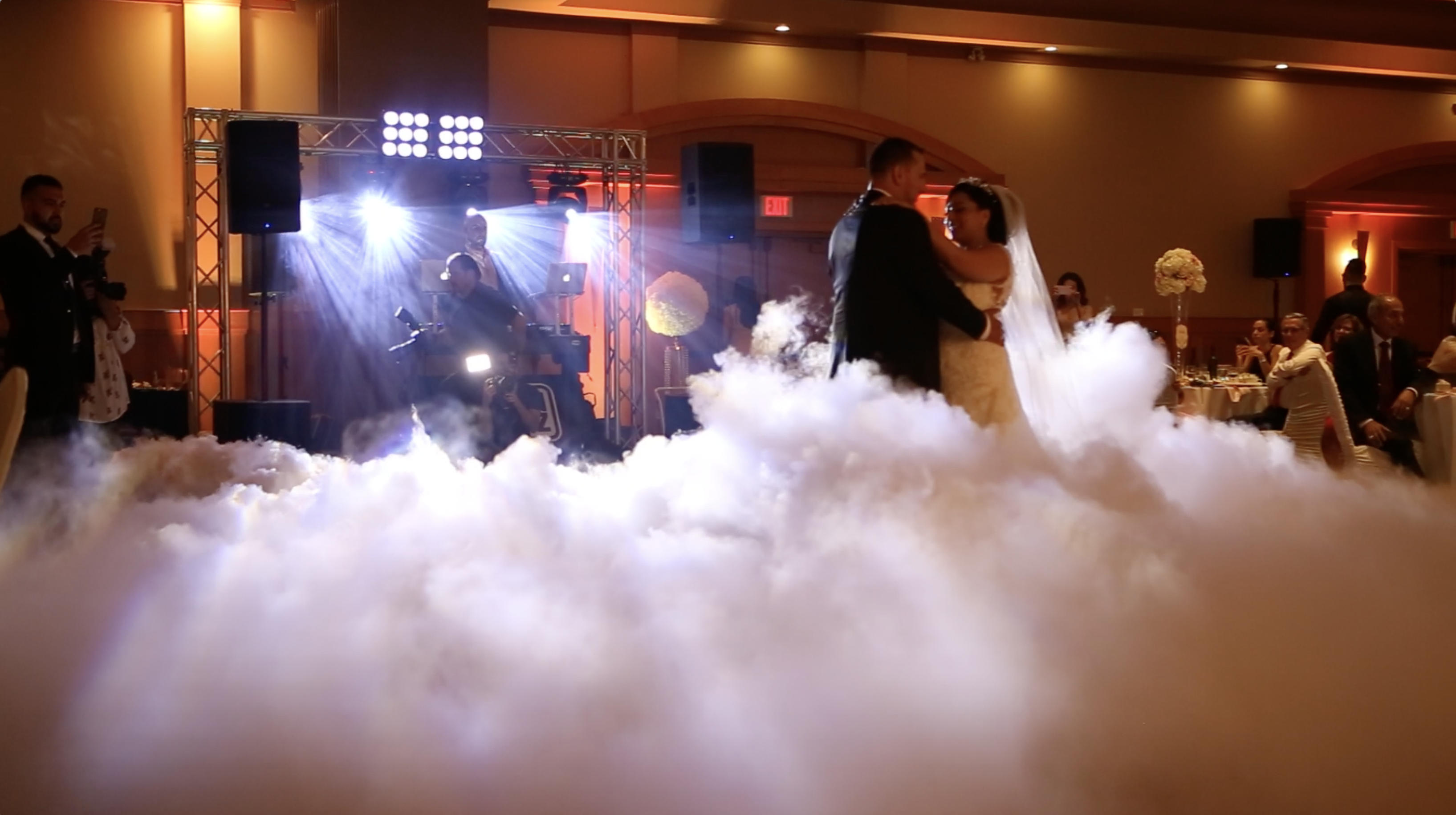 Ottawa Dry Ice Dancing on the cloud Service For Wedding And special effects